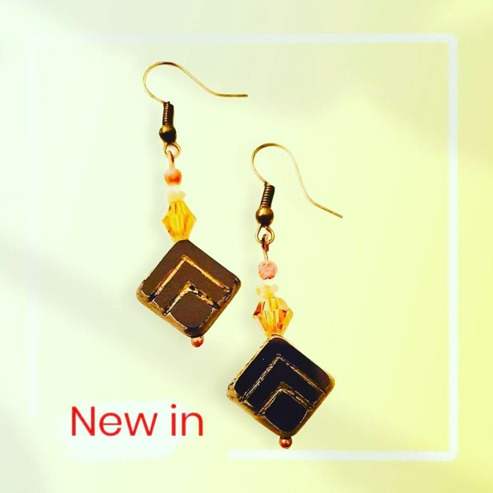 Phoebe earrings set/ new in